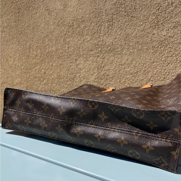 Louis Vuitton Tote - Picture 7 of 8